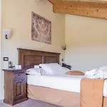 Oste Del Castello Wellness & Bike Hotell 4*
