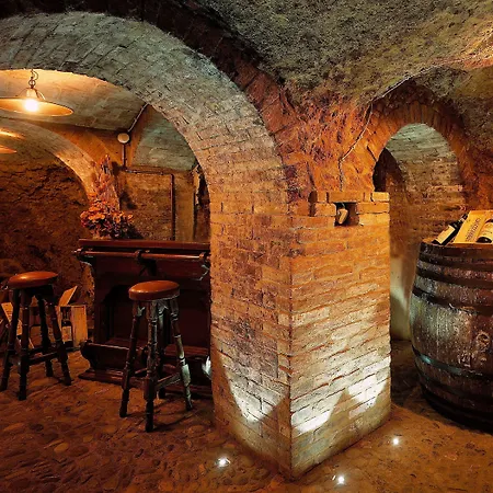 호텔 Oste Del Castello Wellness & Bike 4*