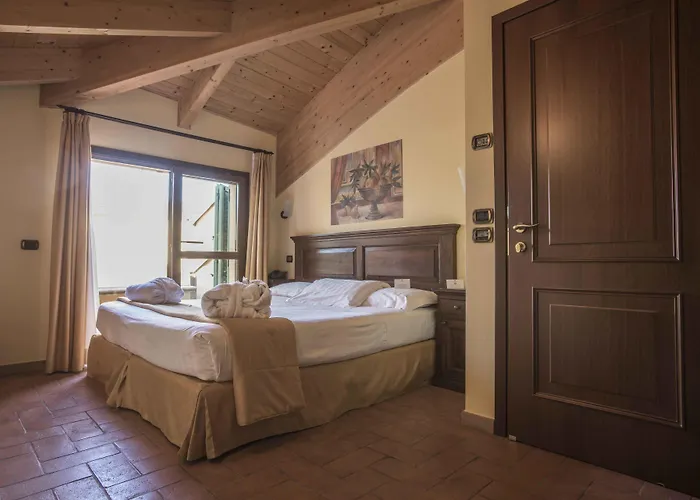 Oste Del Castello Wellness & Bike Otel 4*